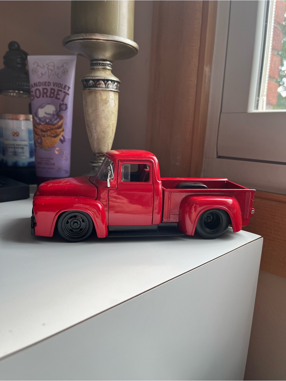 Jada Toys 1:24 scale Bigtime Muscle 1956 Ford F100 truck